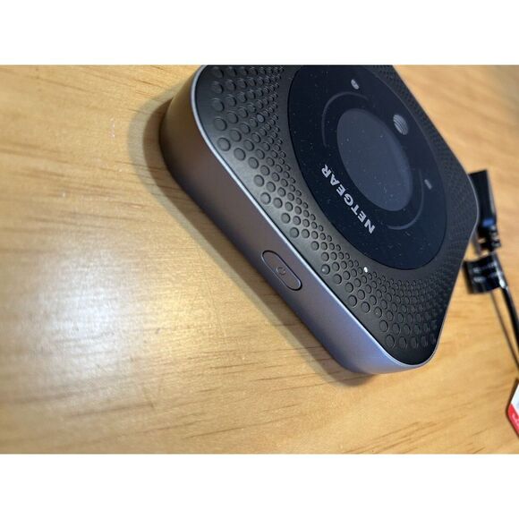 NETGEAR AT&T Nighthawk LTE Mobile Hotspot Router - Picture 4 of 4